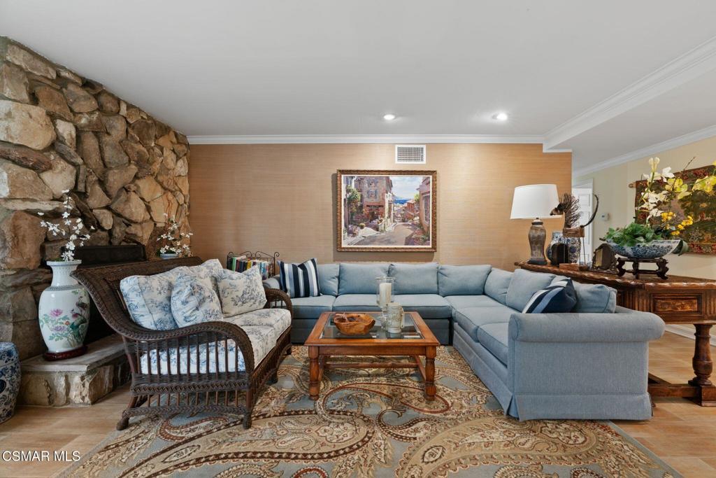 6477 Tamarind Street