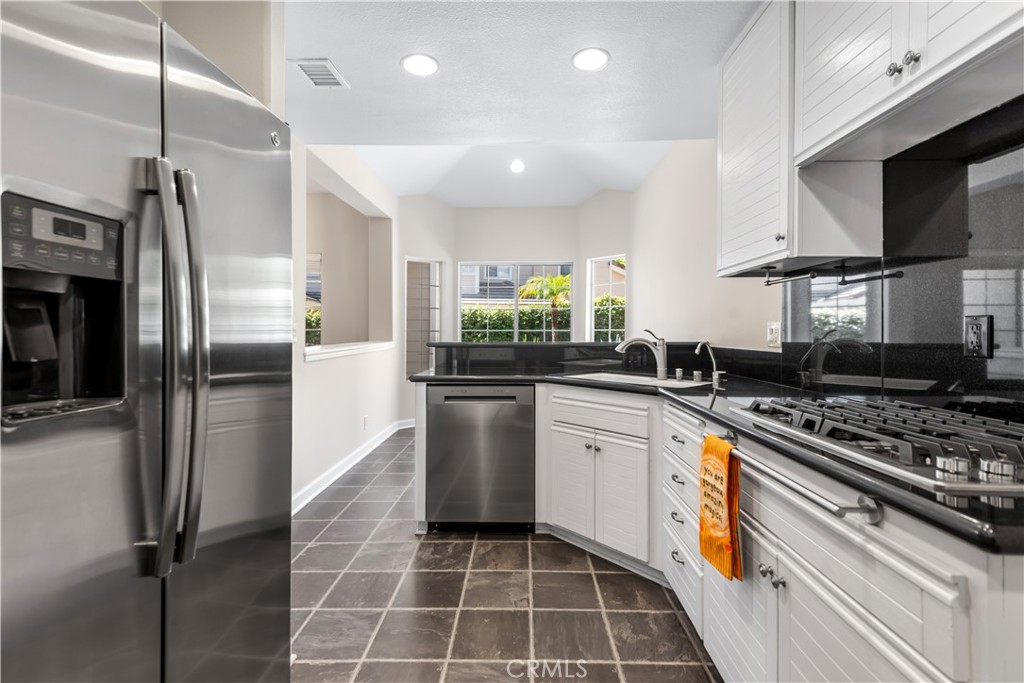 946 Blue Mountain Circle