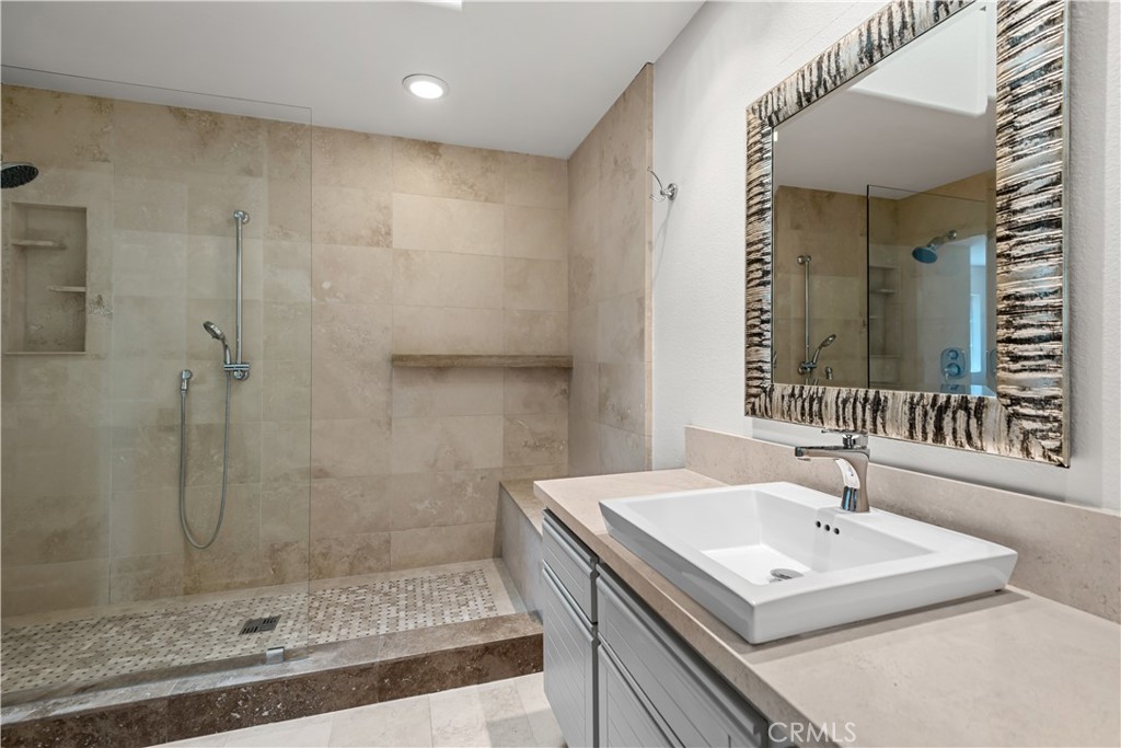 946 Blue Mountain Circle