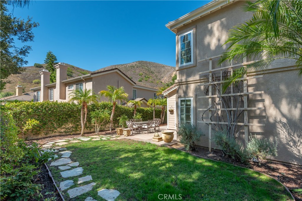 946 Blue Mountain Circle