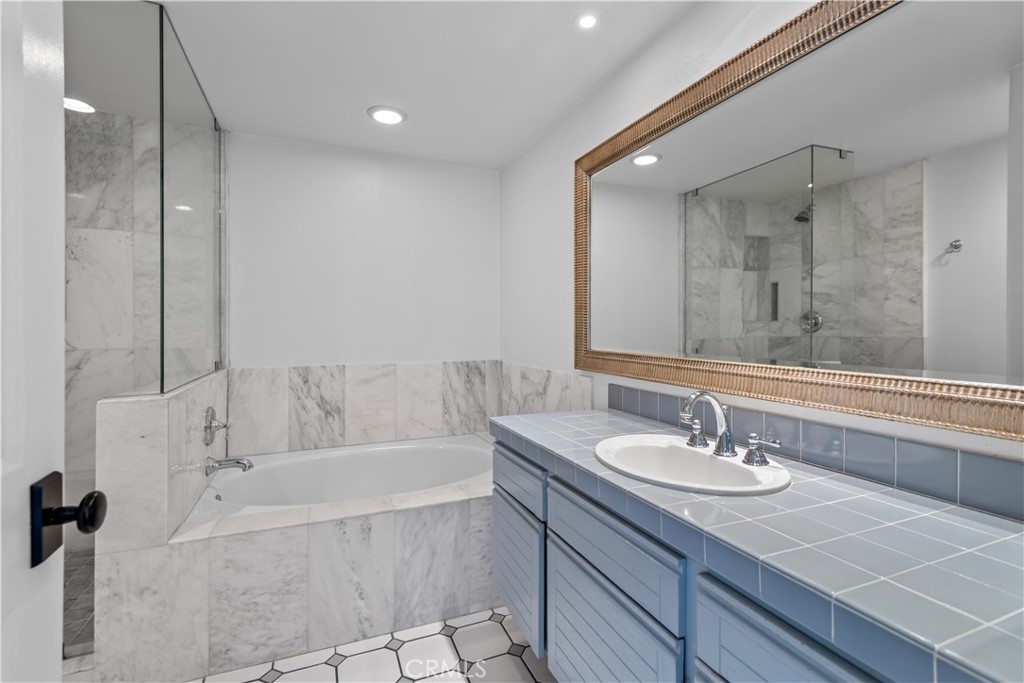 946 Blue Mountain Circle