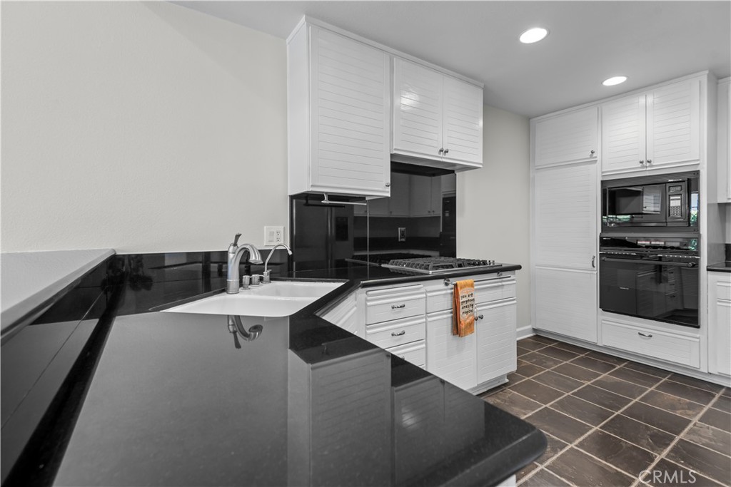 946 Blue Mountain Circle