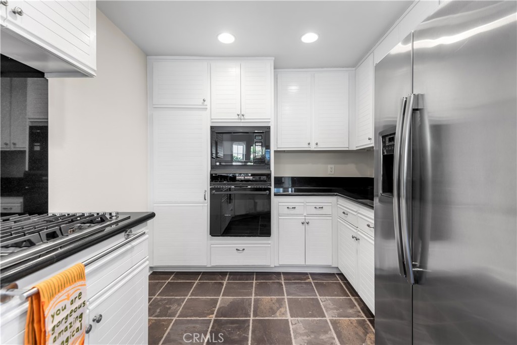 946 Blue Mountain Circle