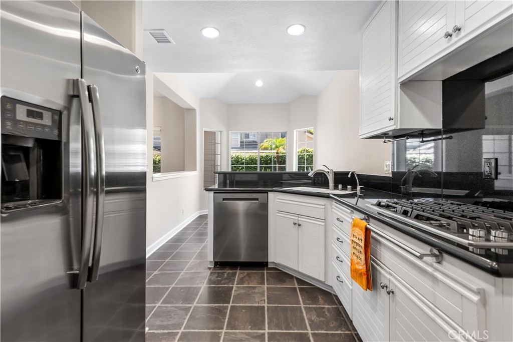 946 Blue Mountain Circle