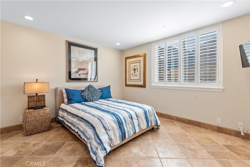 1000 MANDALAY BEACH RD