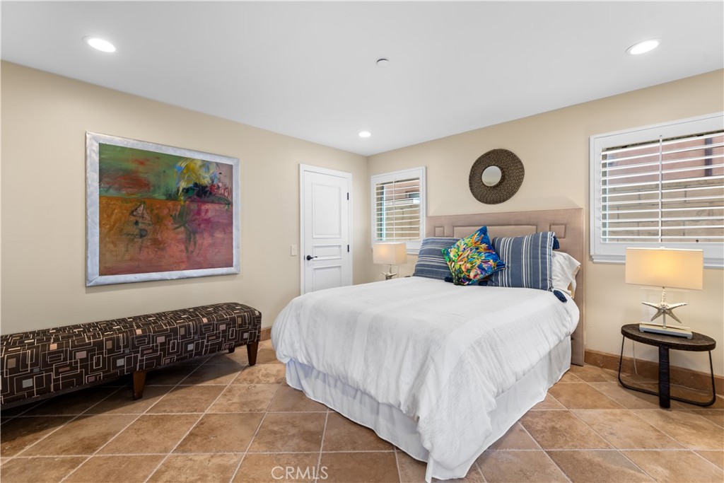 1000 MANDALAY BEACH RD