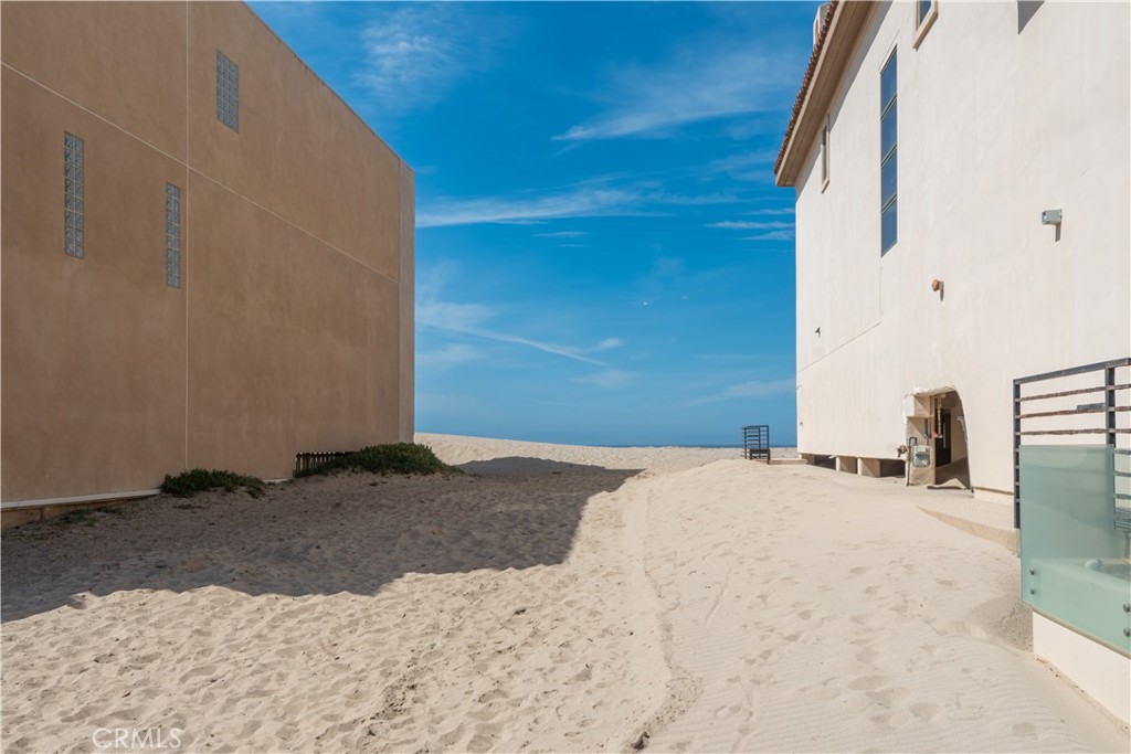 1000 MANDALAY BEACH Road