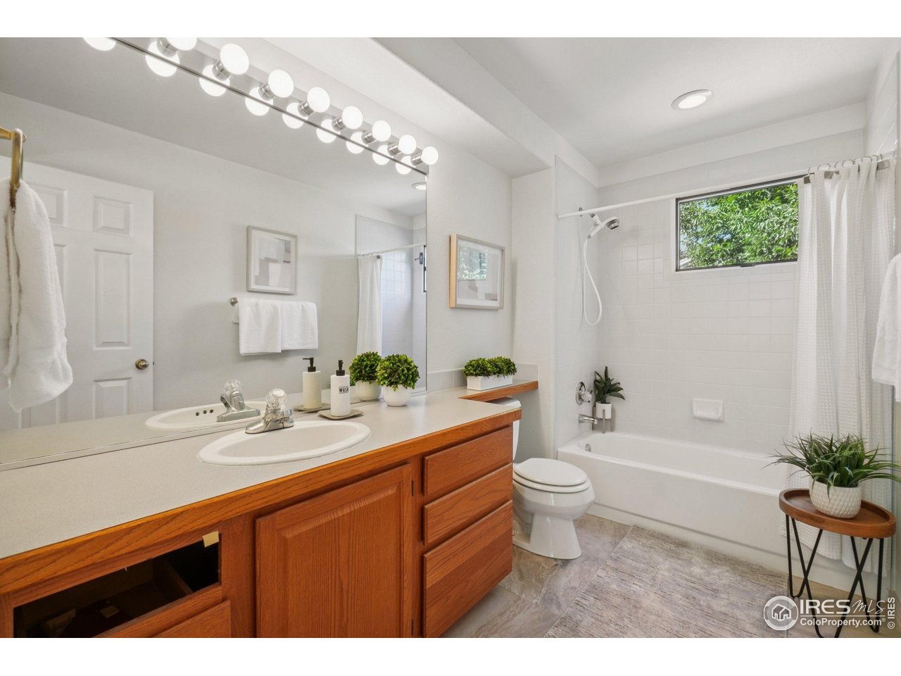 7999 Centrebridge Dr