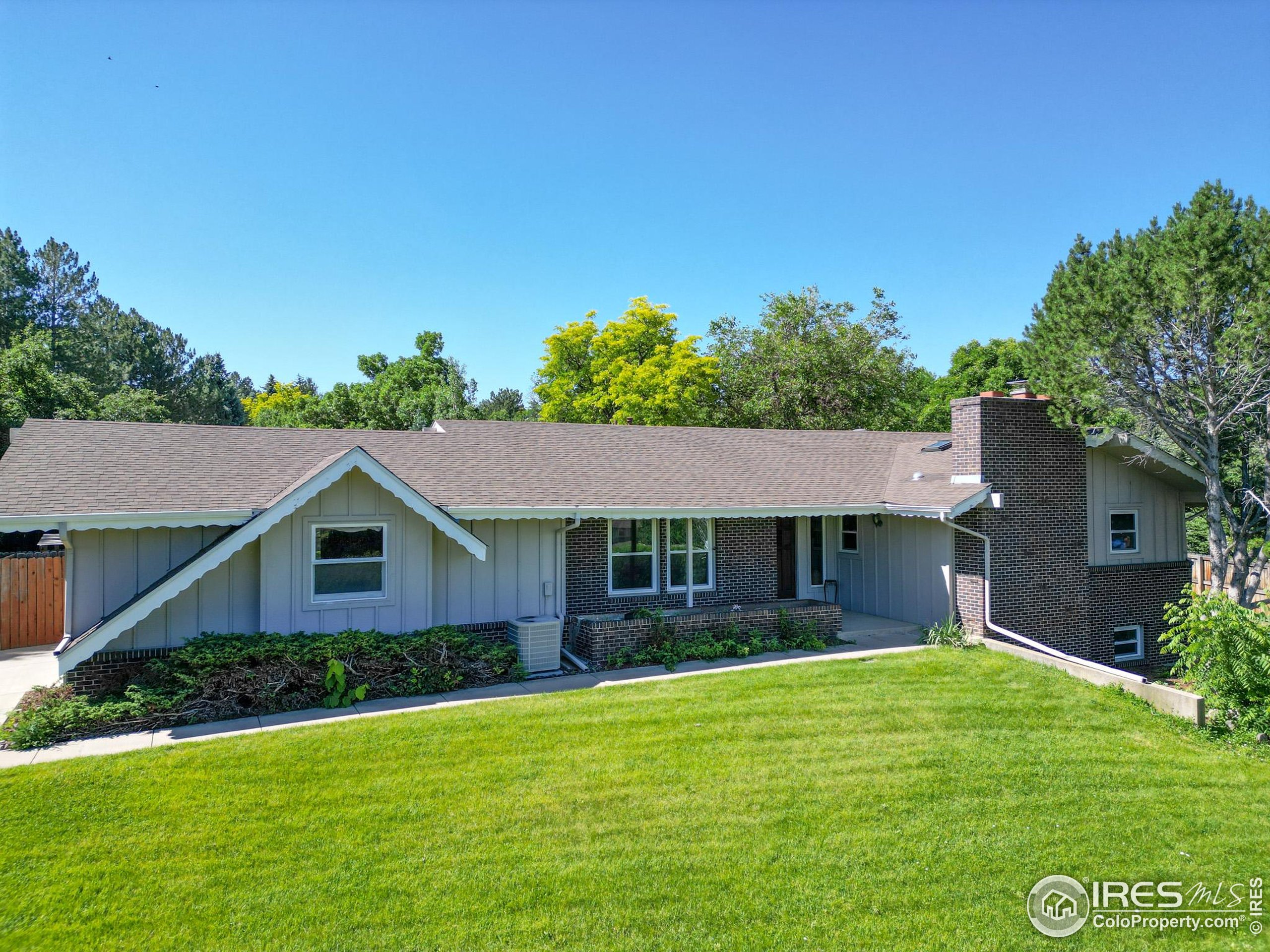 8942 Comanche Rd