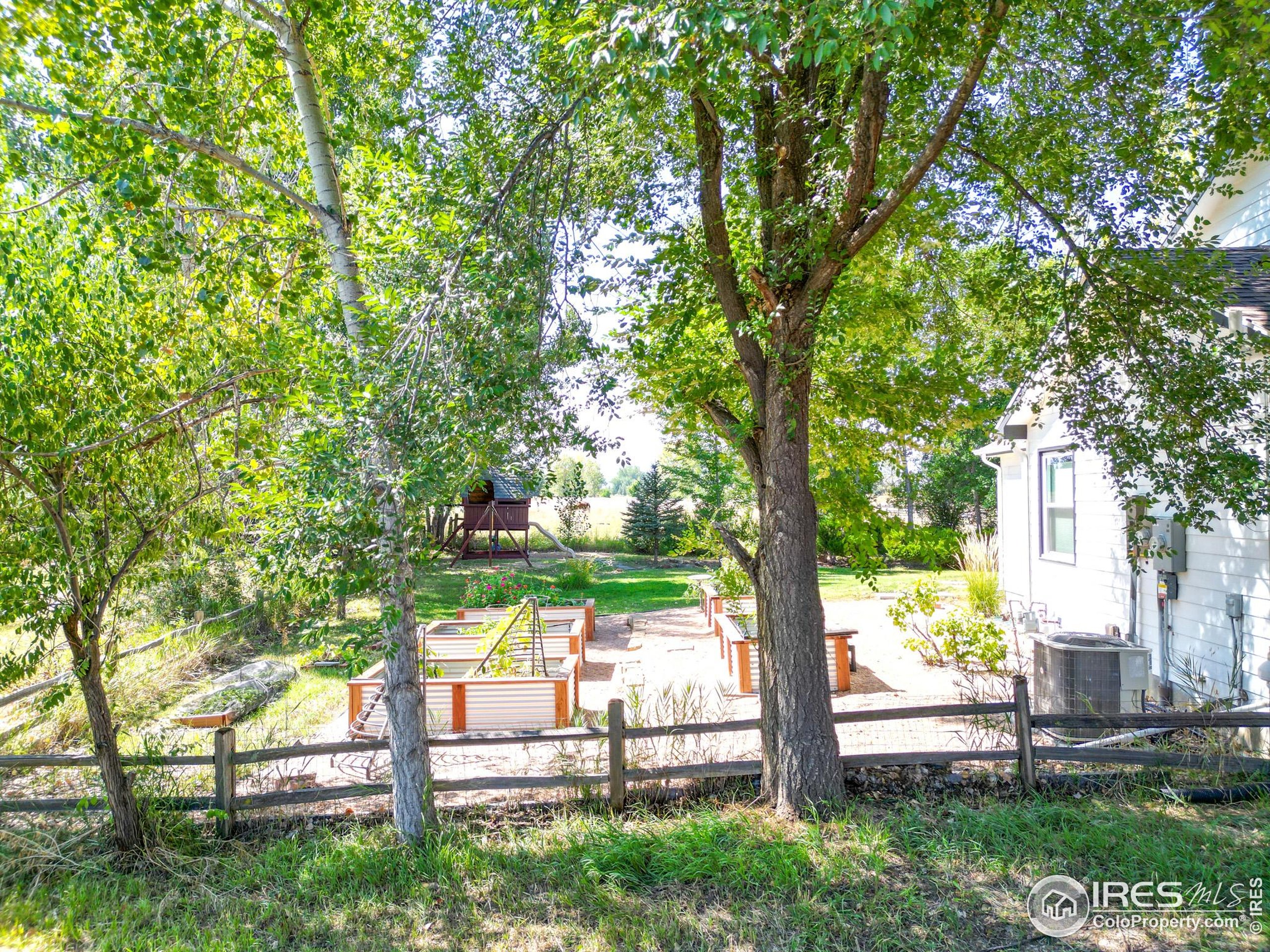 6957 Peppertree Dr