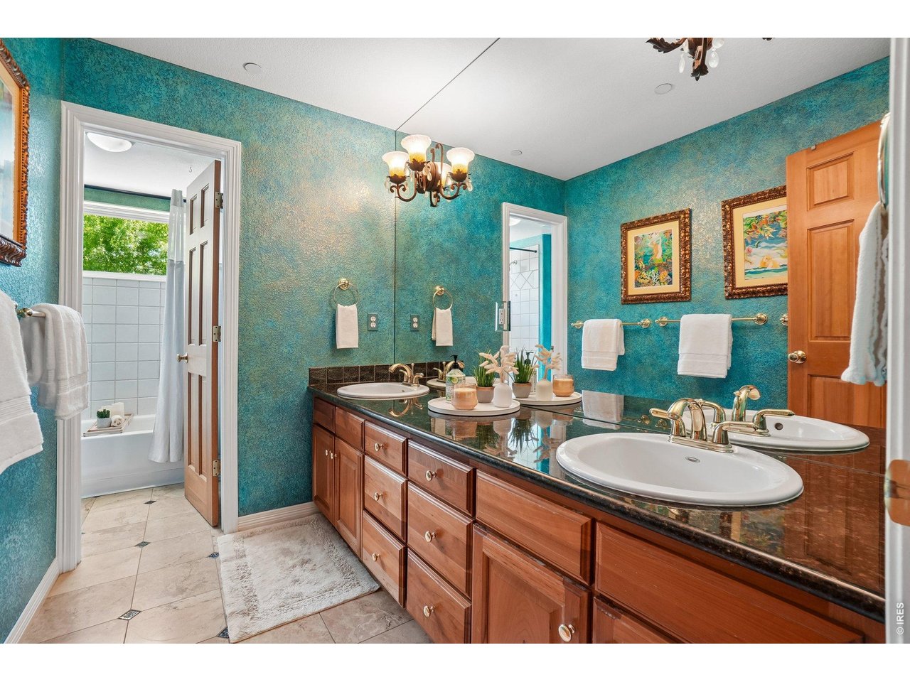 7688 Crestview Dr