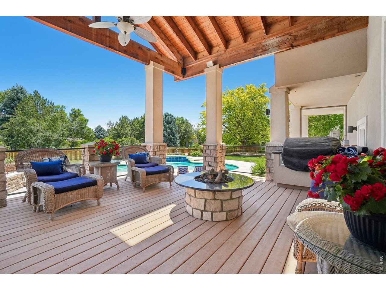 7688 Crestview Dr