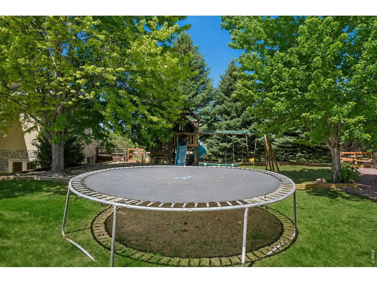 7688 Crestview Dr