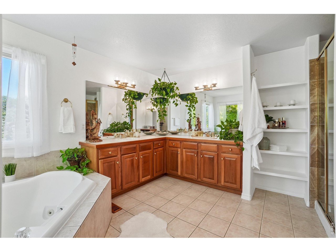 7688 Crestview Dr