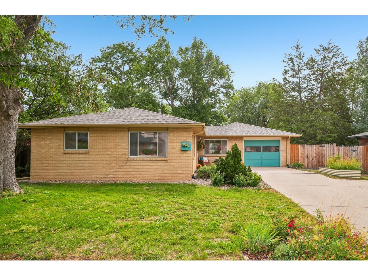 1228 Frontier Dr