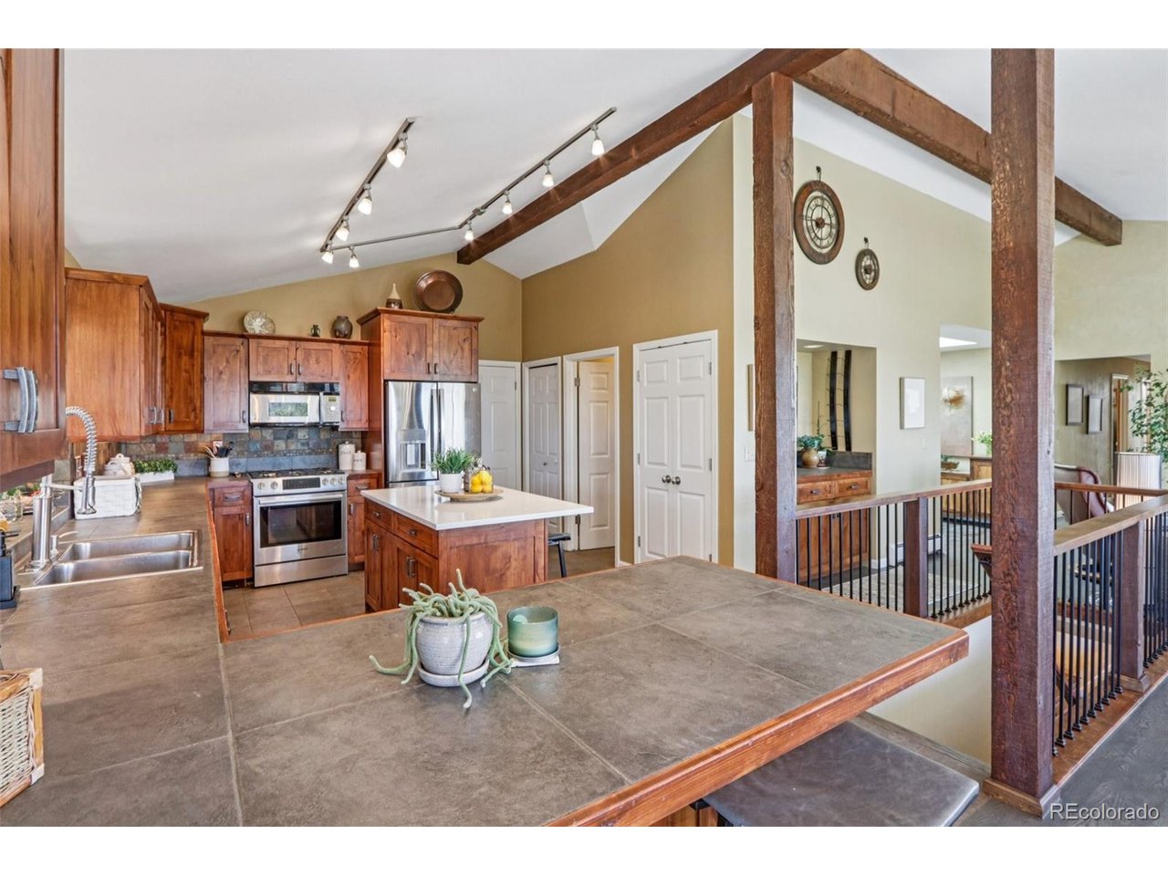 6640 Paiute Ct