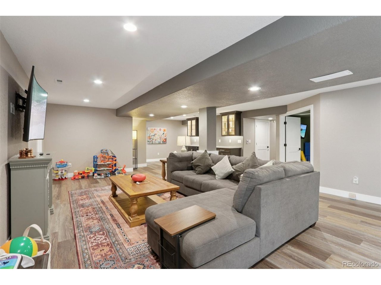 6957 Peppertree Dr