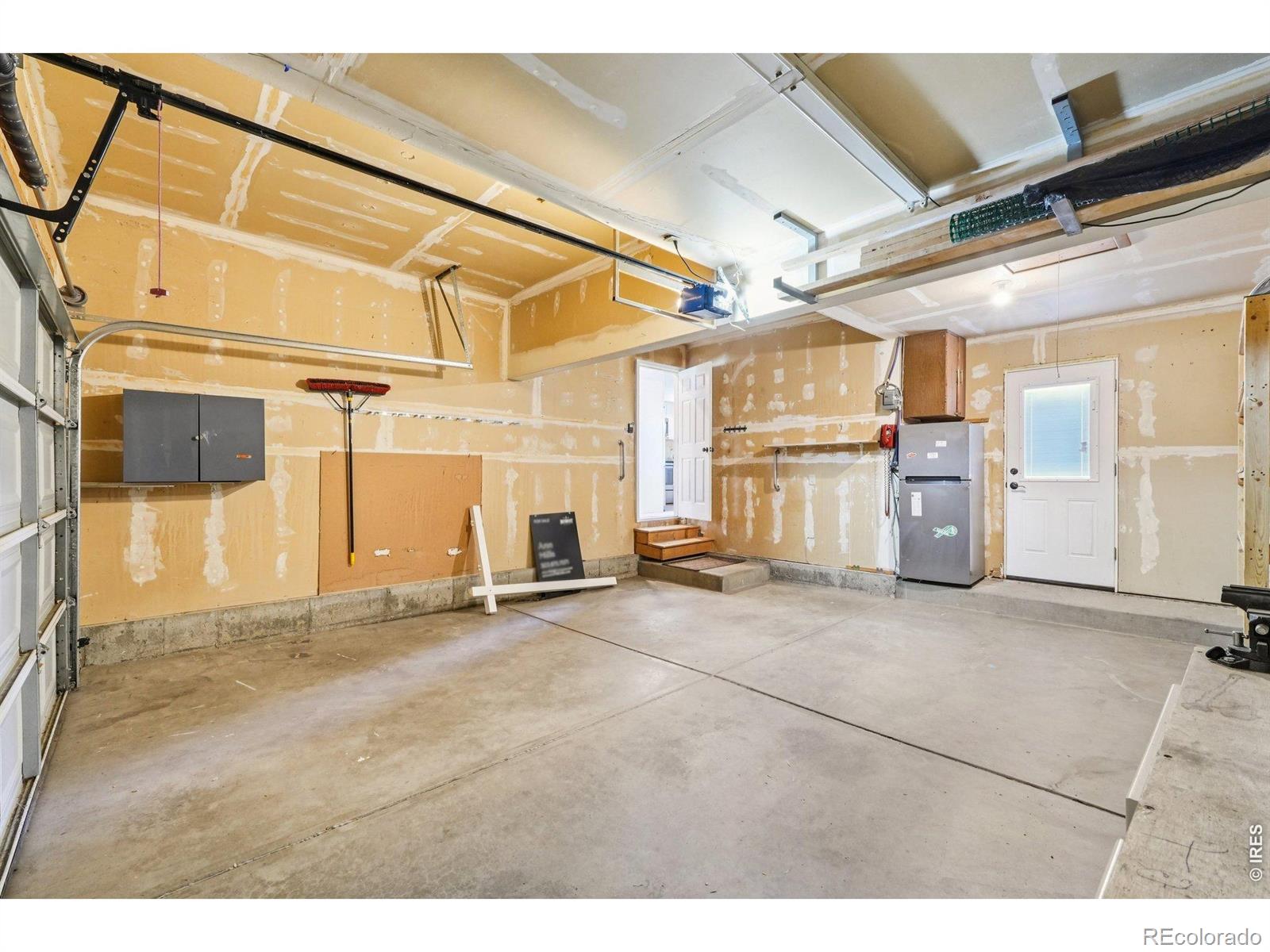 8064 Meadowdale Square