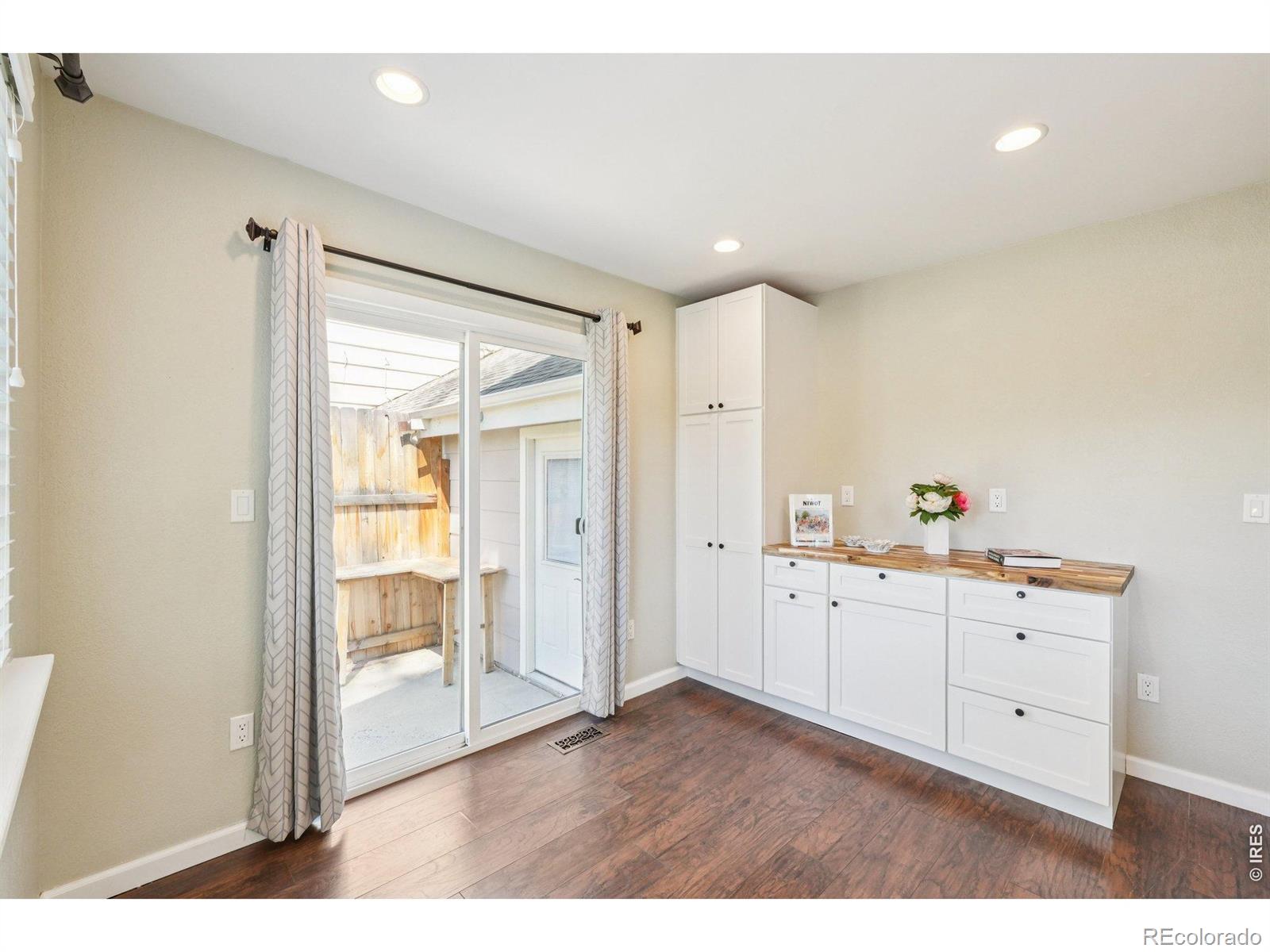 8064 Meadowdale Square