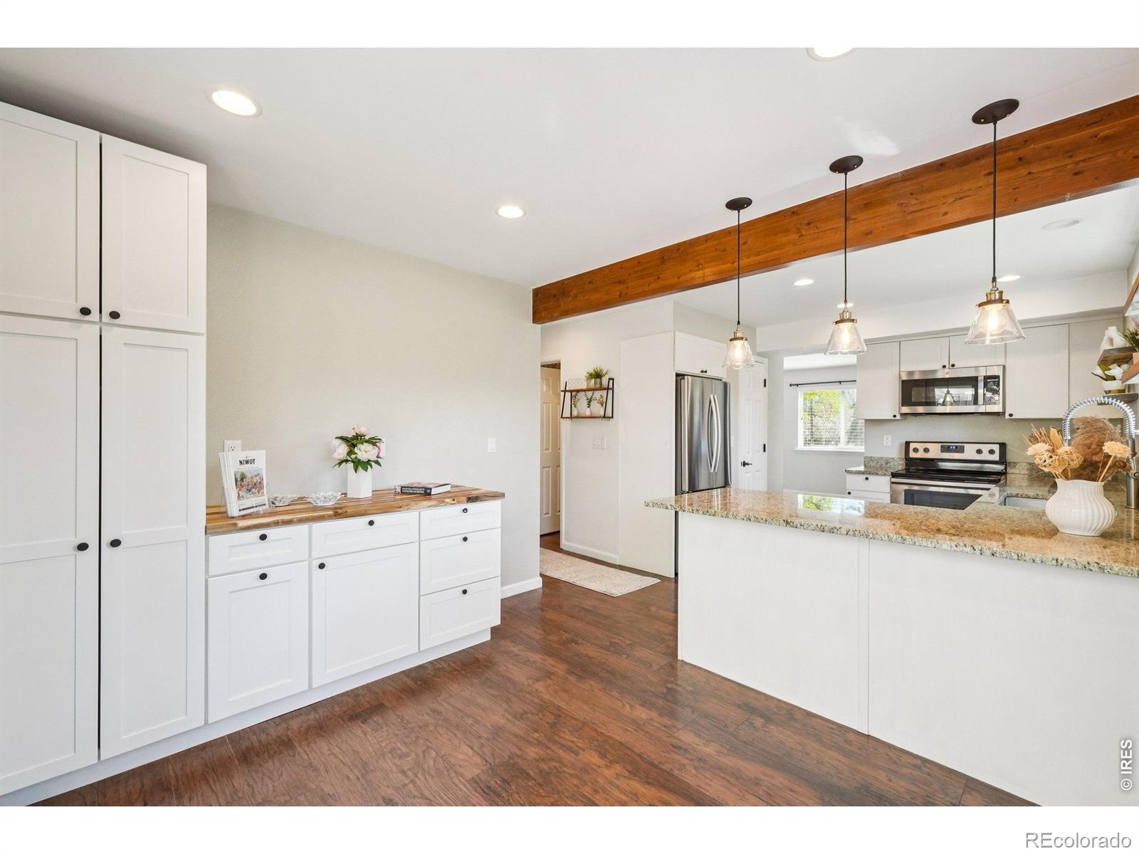 8064 Meadowdale Square