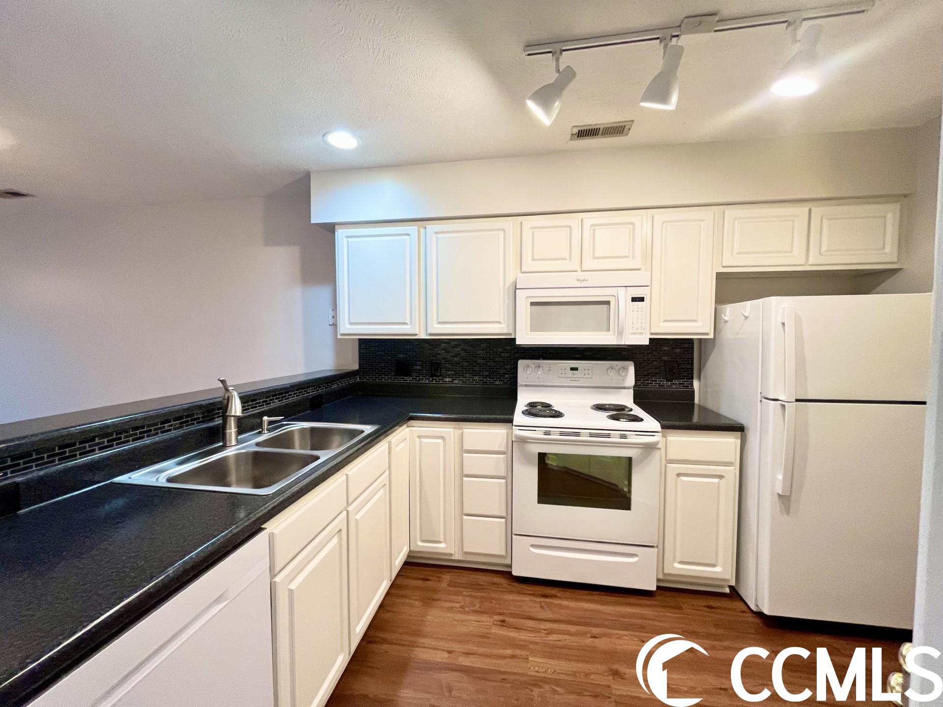 478 Pinehurst Ln. Unit: 17C