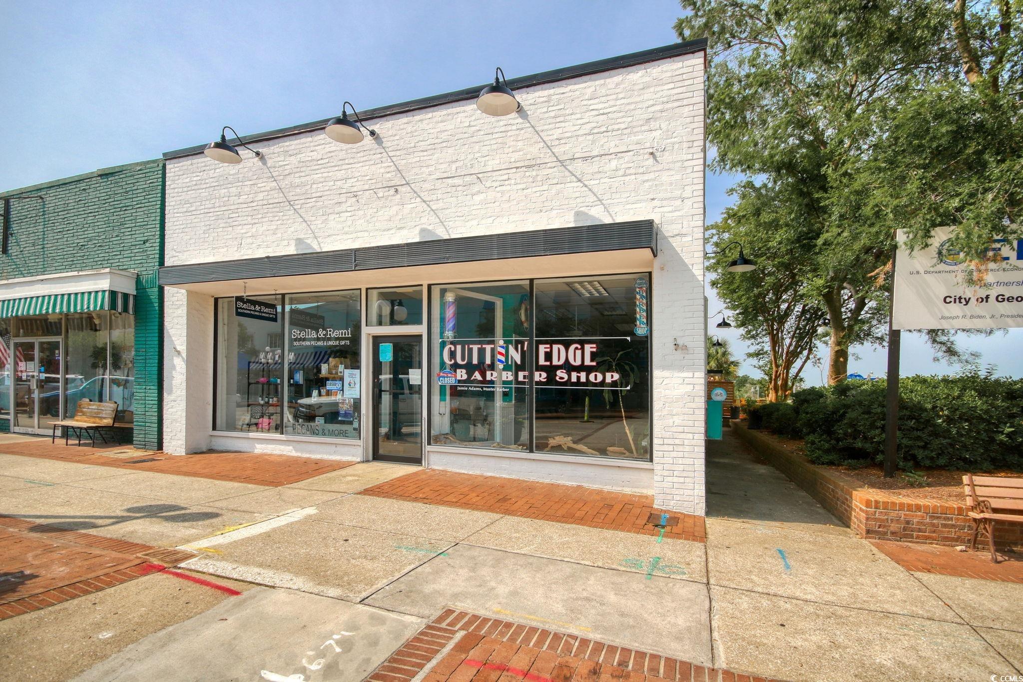 835 Front St.