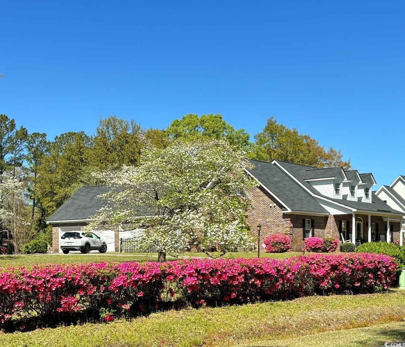 387 Robin Dr.