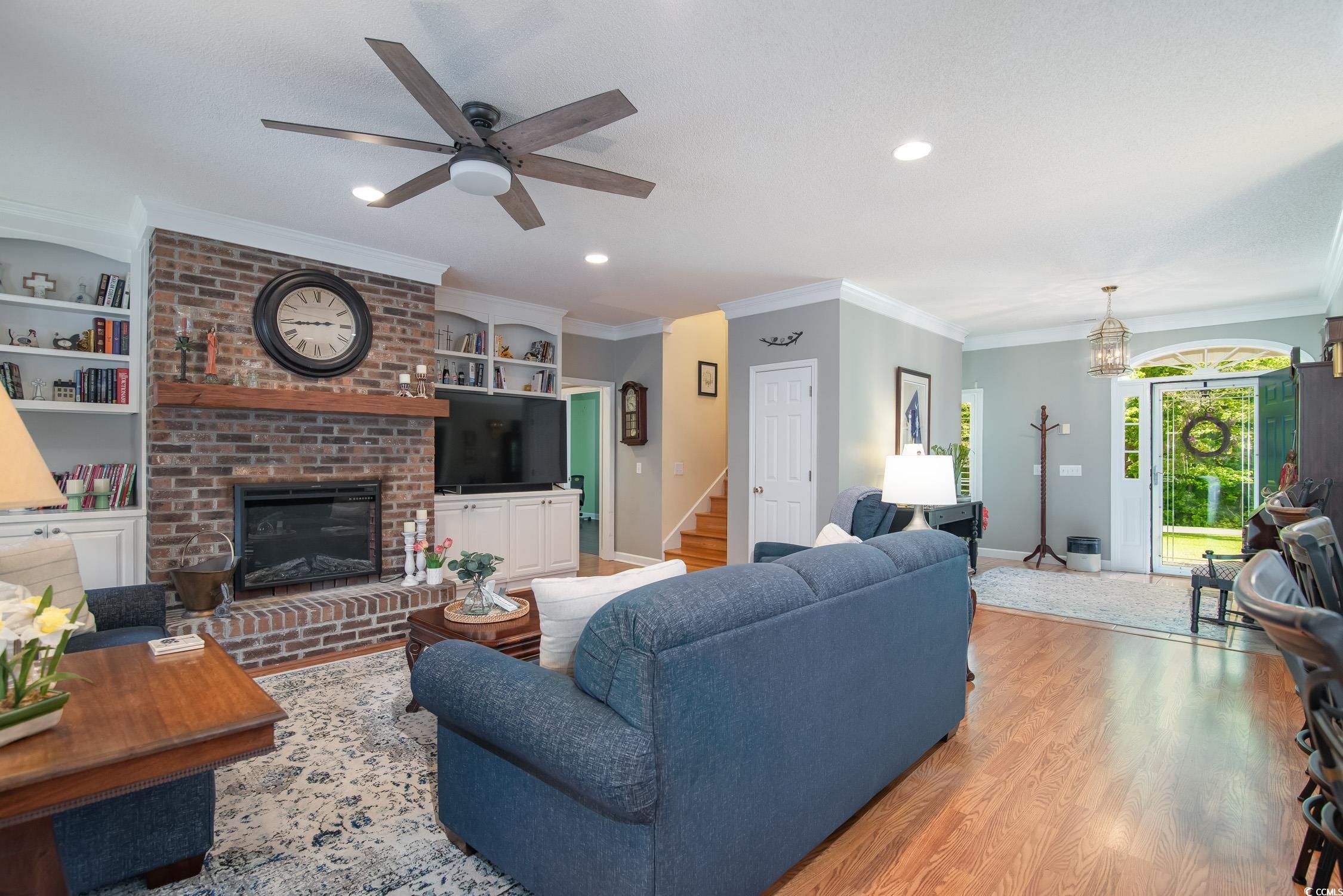 387 Robin Dr.