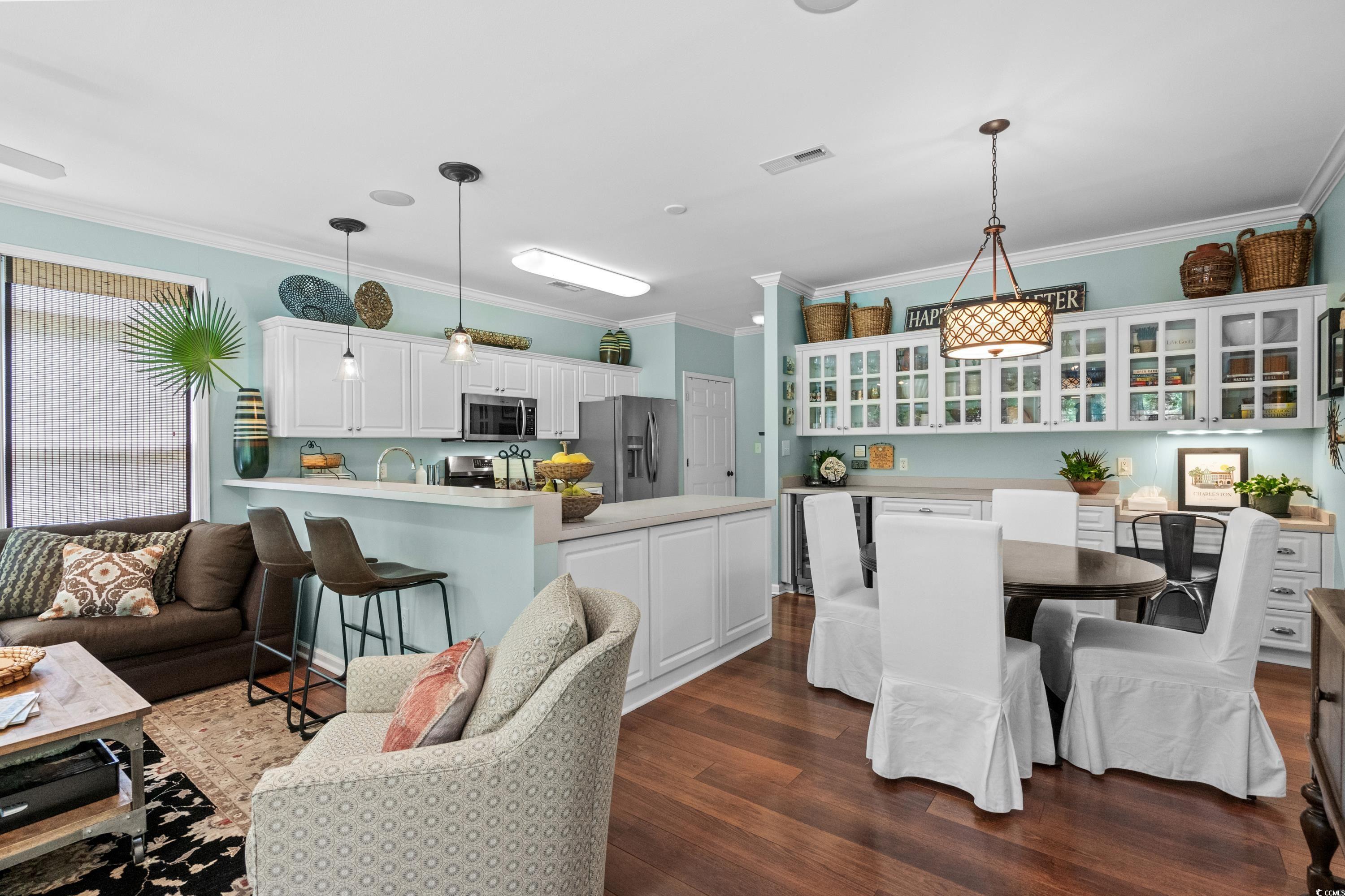 123 University Circle