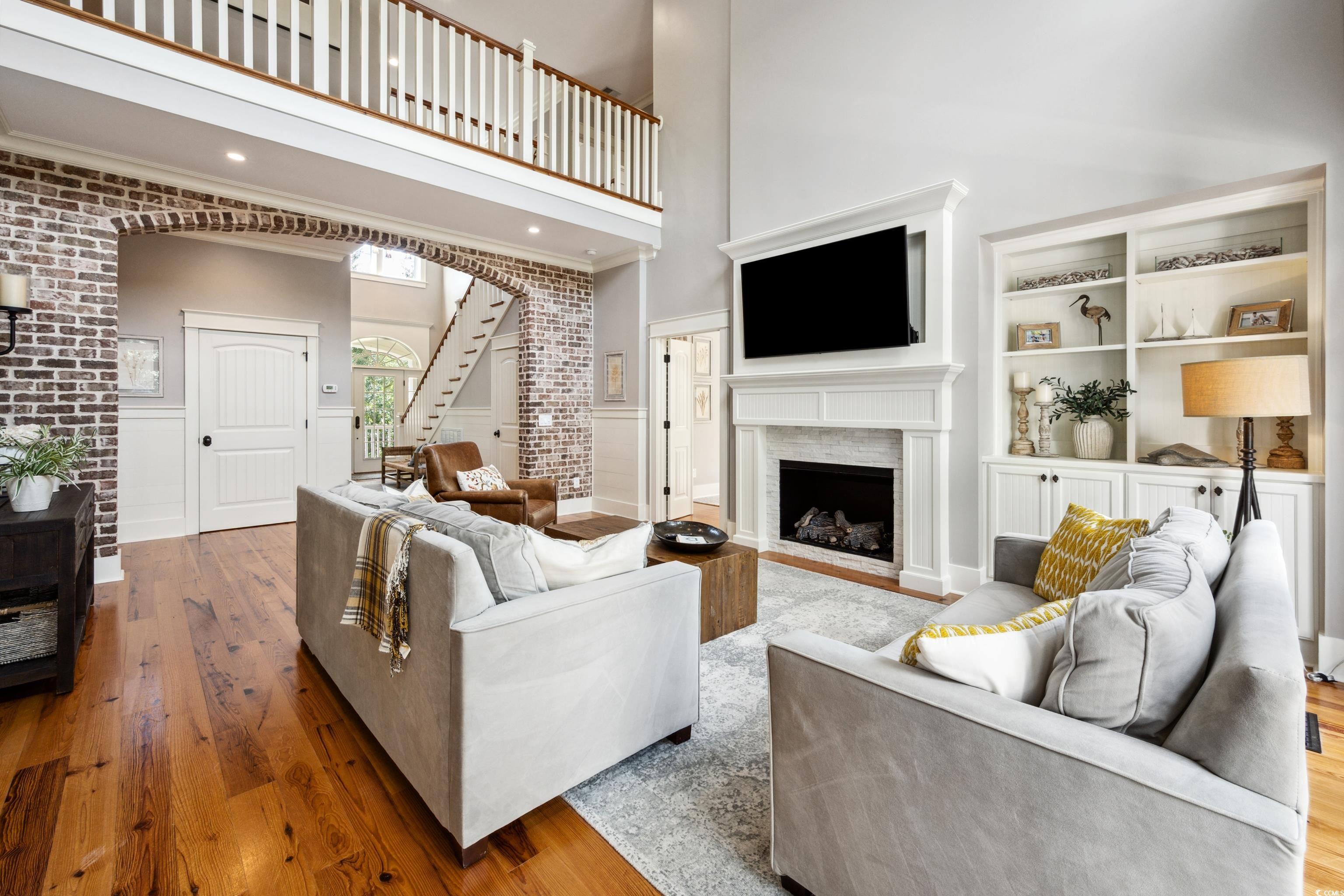 203 Whiting Ln.