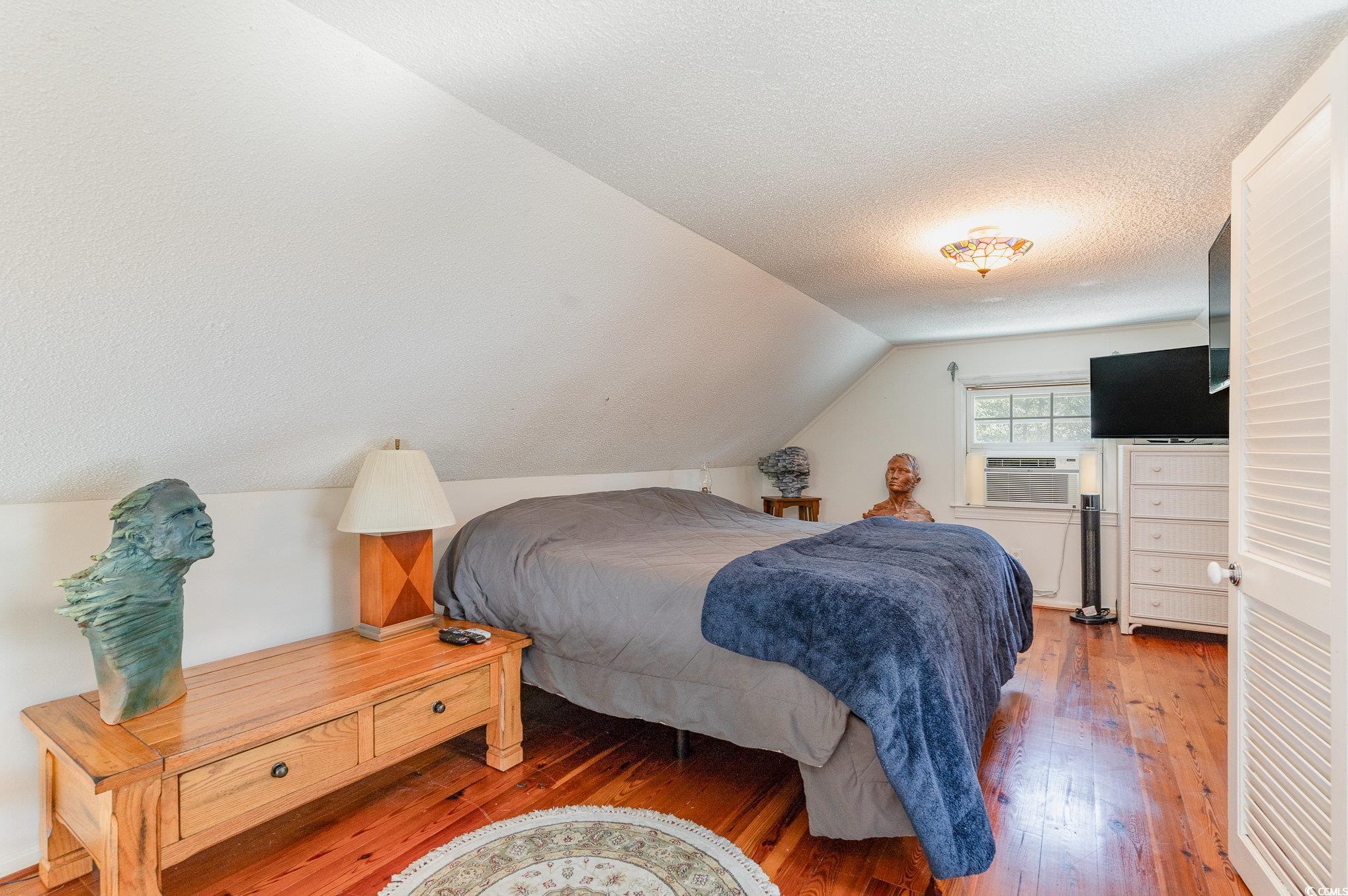 1013 Hickory Dr.