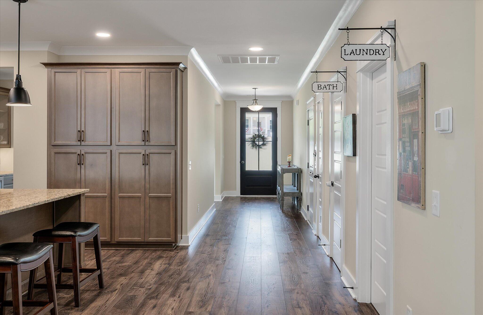 1502 Checker Court