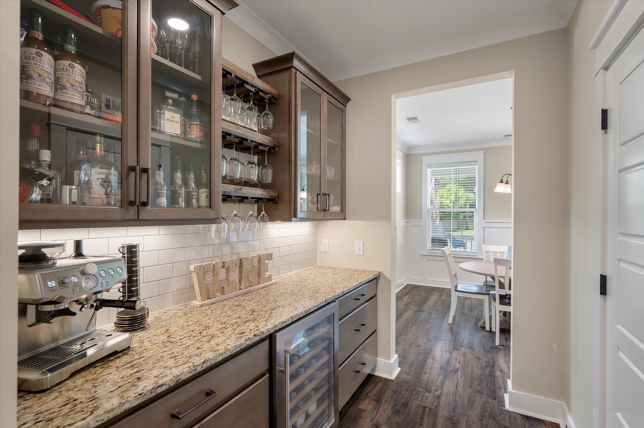 1502 Checker Court