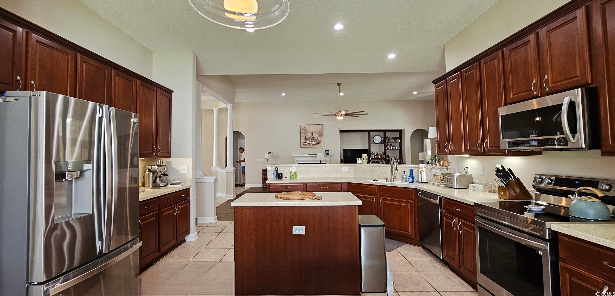 6400 Longwood Dr.