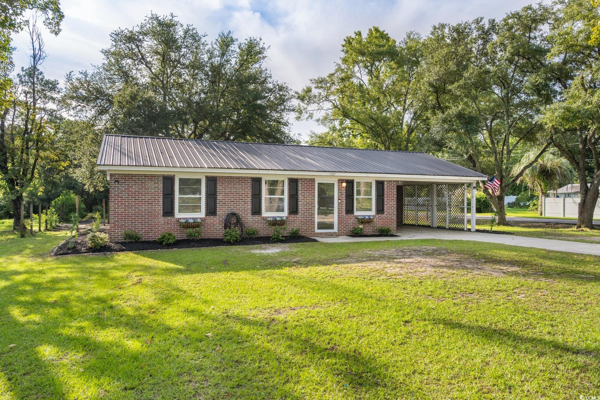 1607 Oak St.