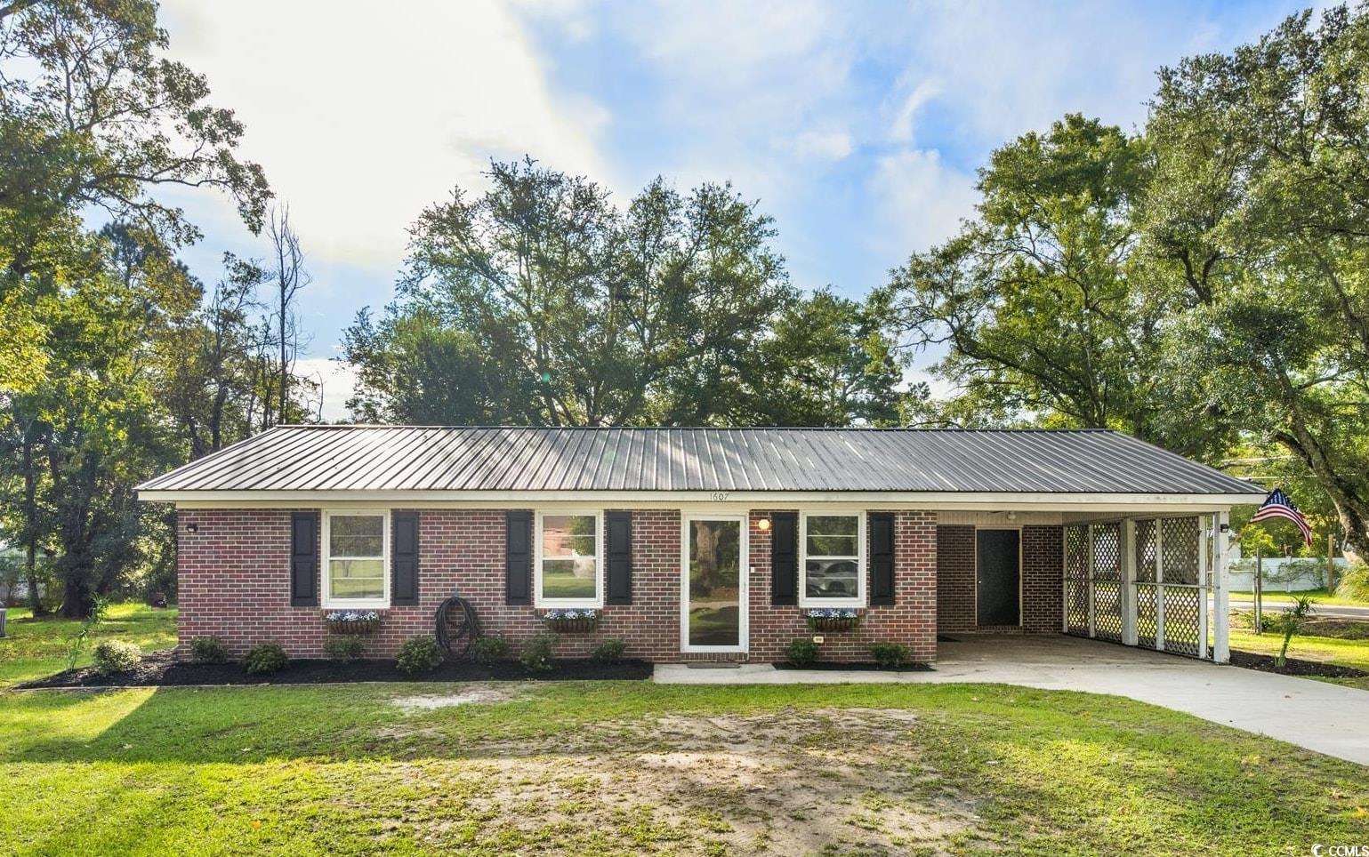 1607 Oak St.