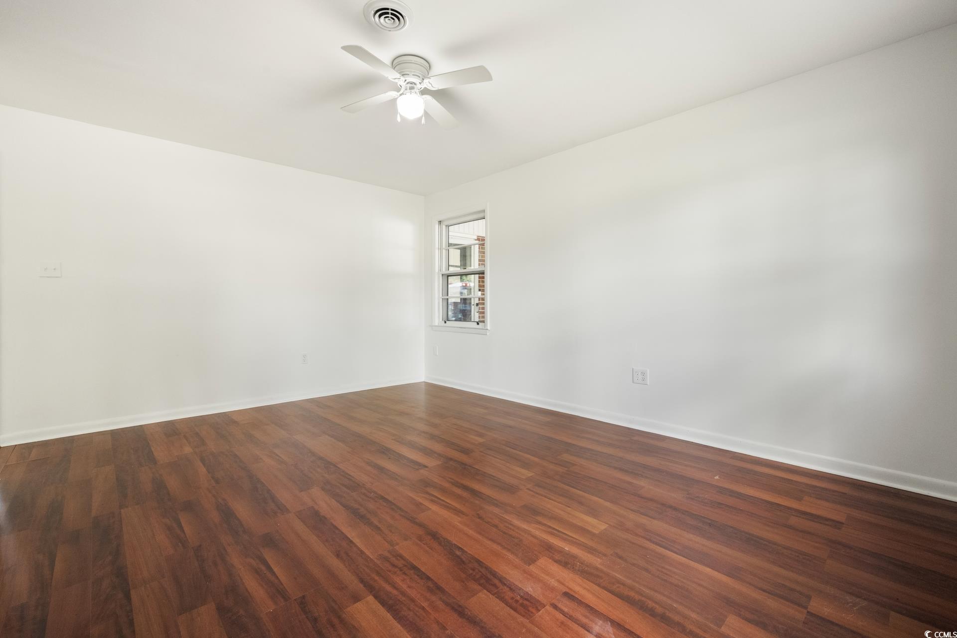 1607 Oak St.