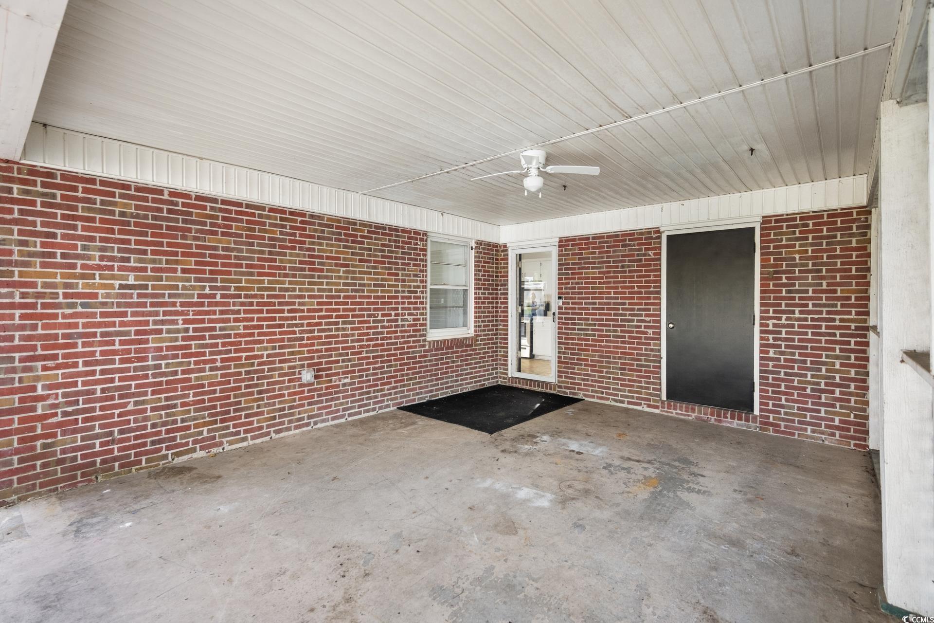 1607 Oak St.