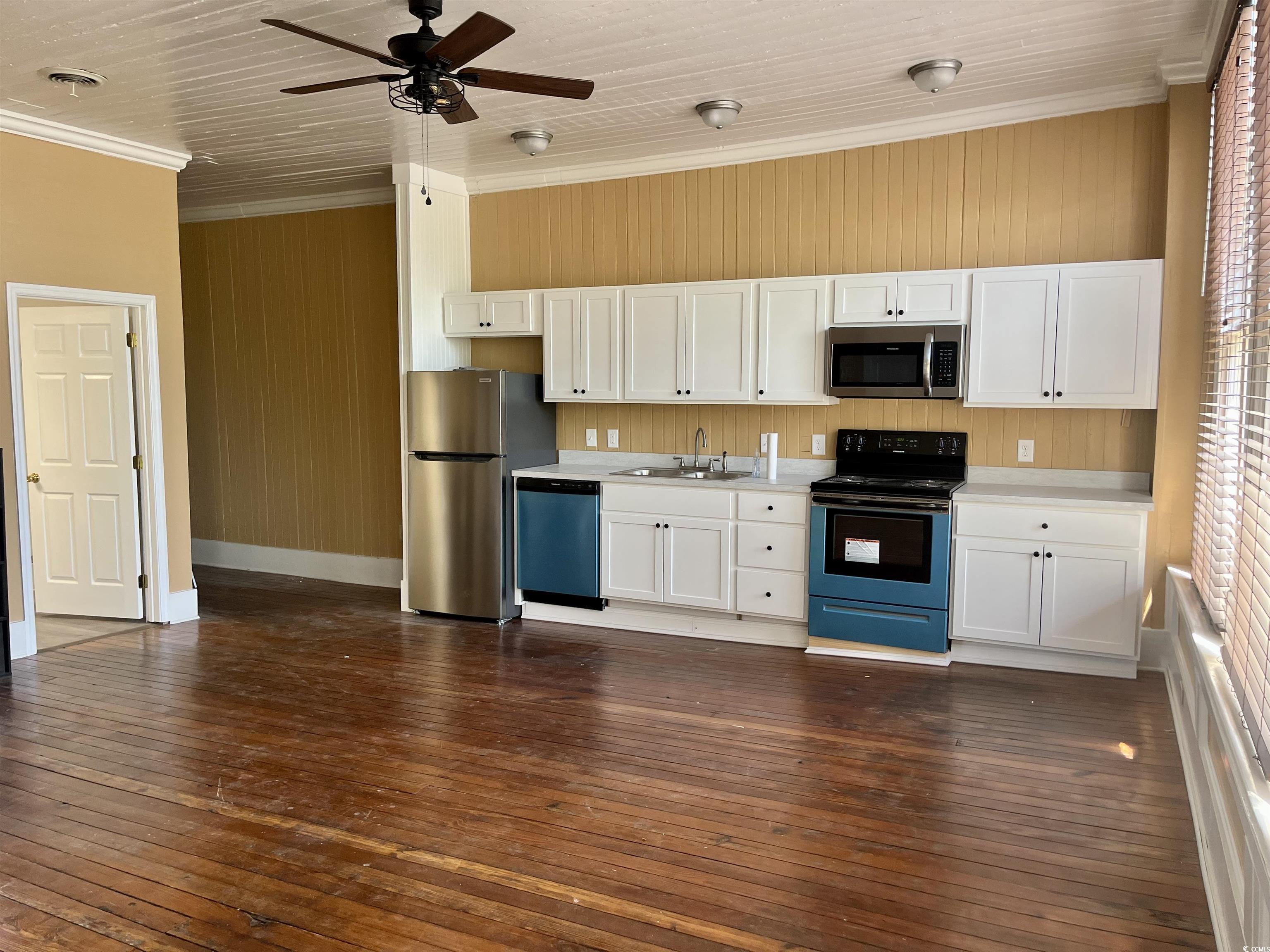 801 Front St. Unit: Apt A