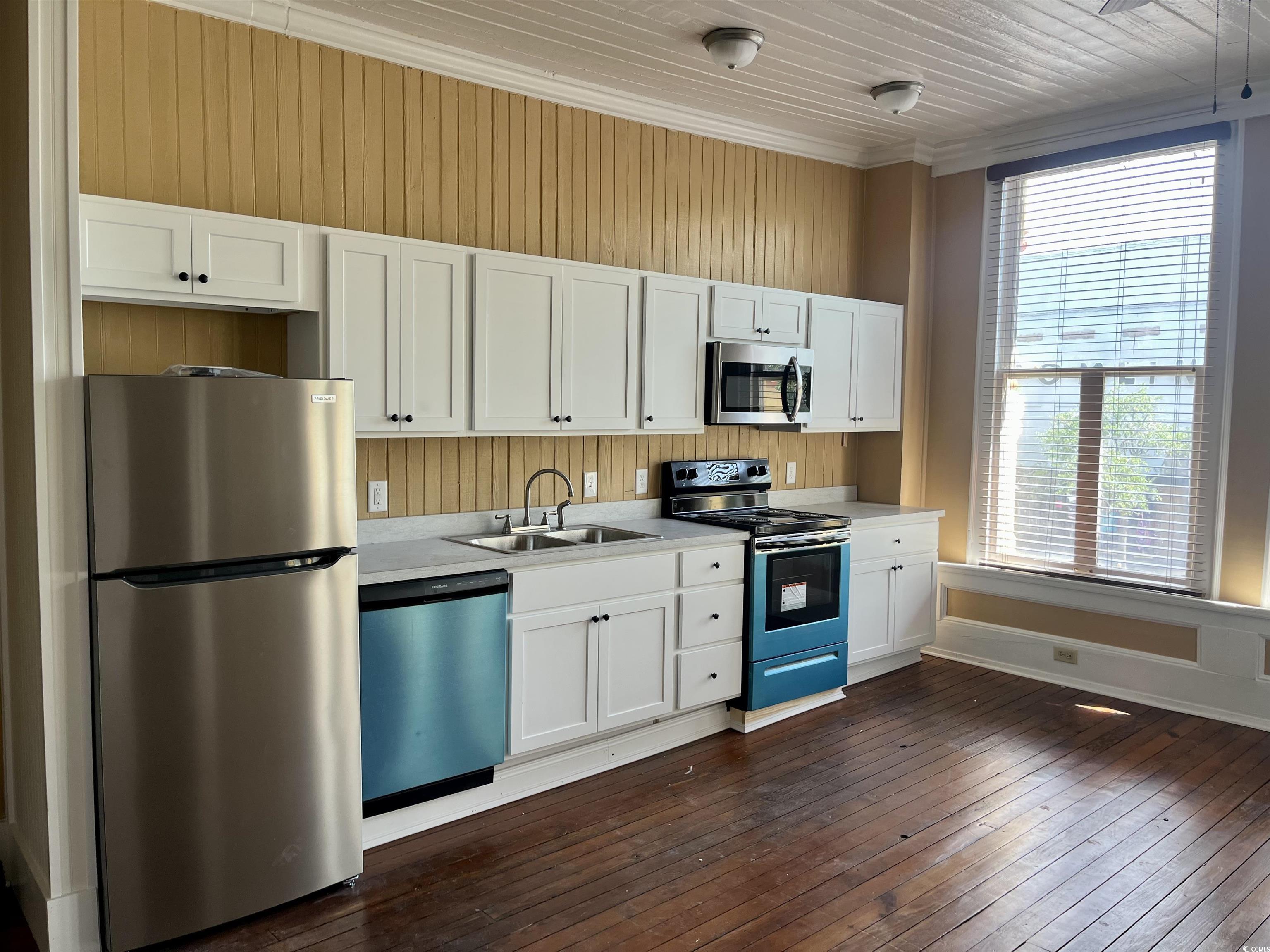 801 Front St. Unit: Apt A