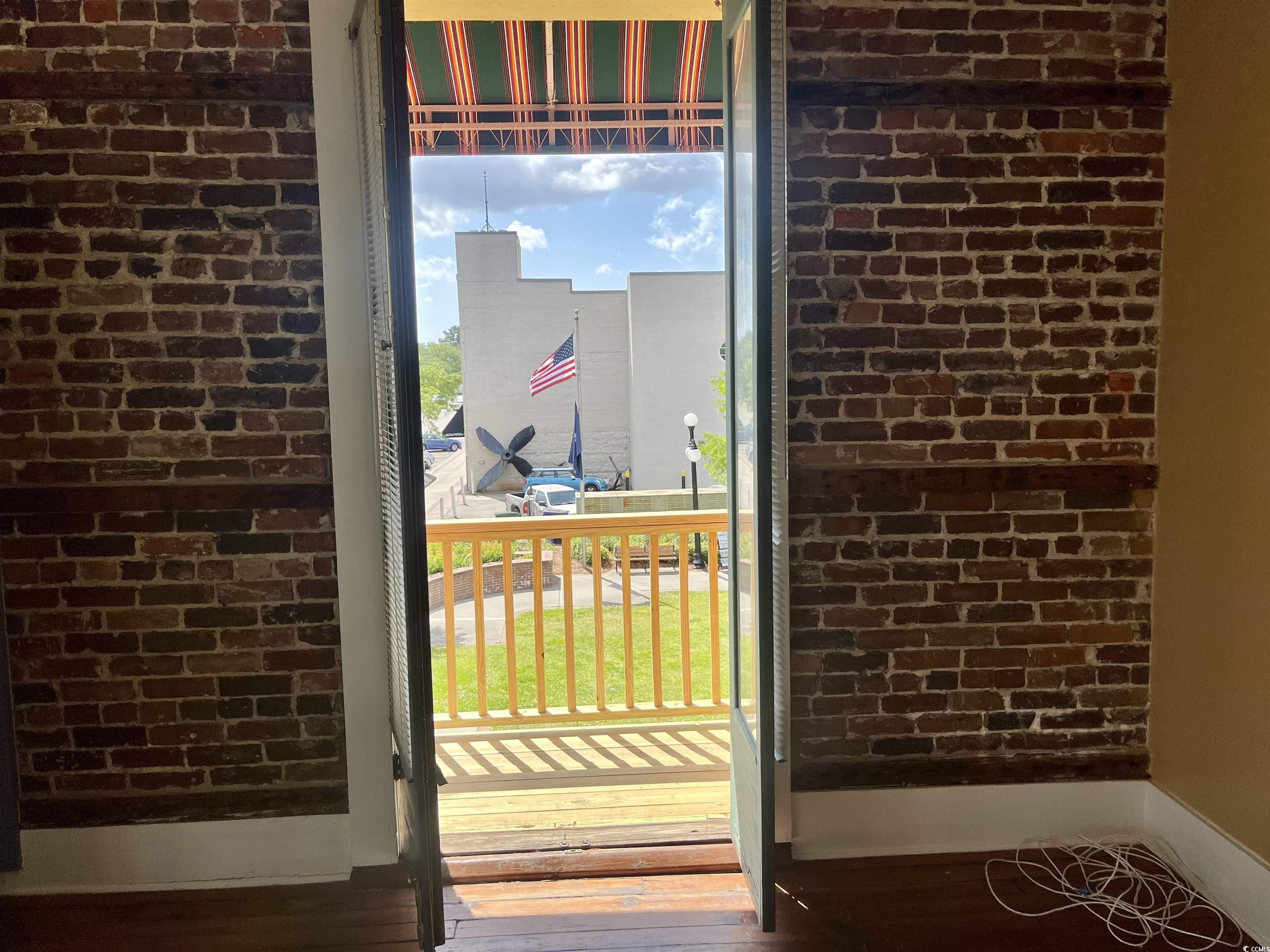 801 Front St. Unit: Apt A