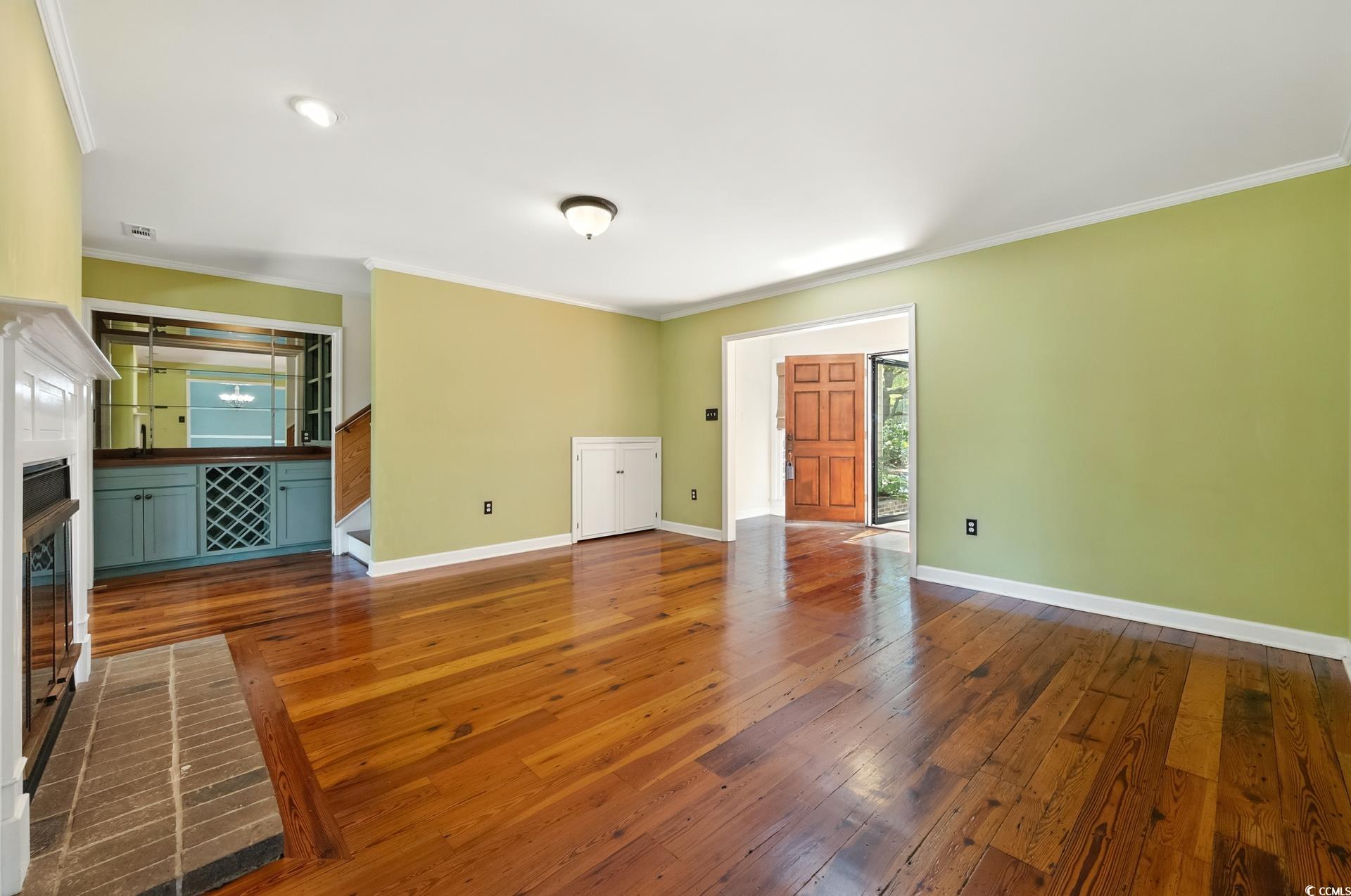 695 Country Club Dr.