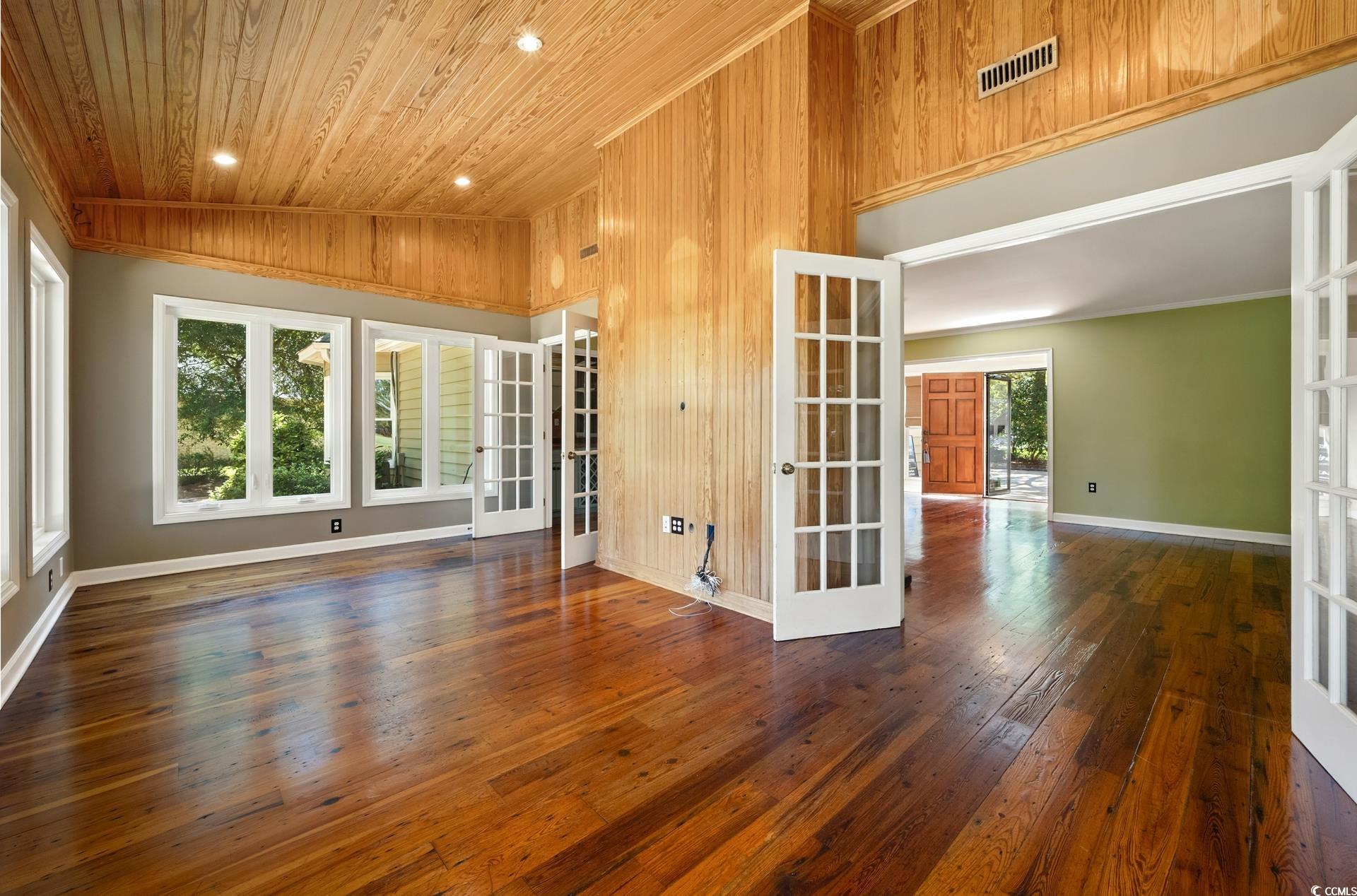 695 Country Club Dr.