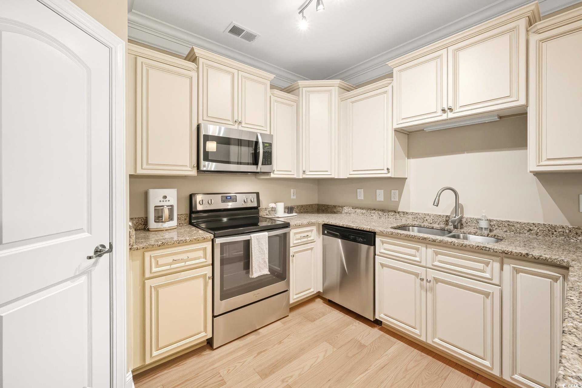 48 Mingo Dr. Unit: 1E