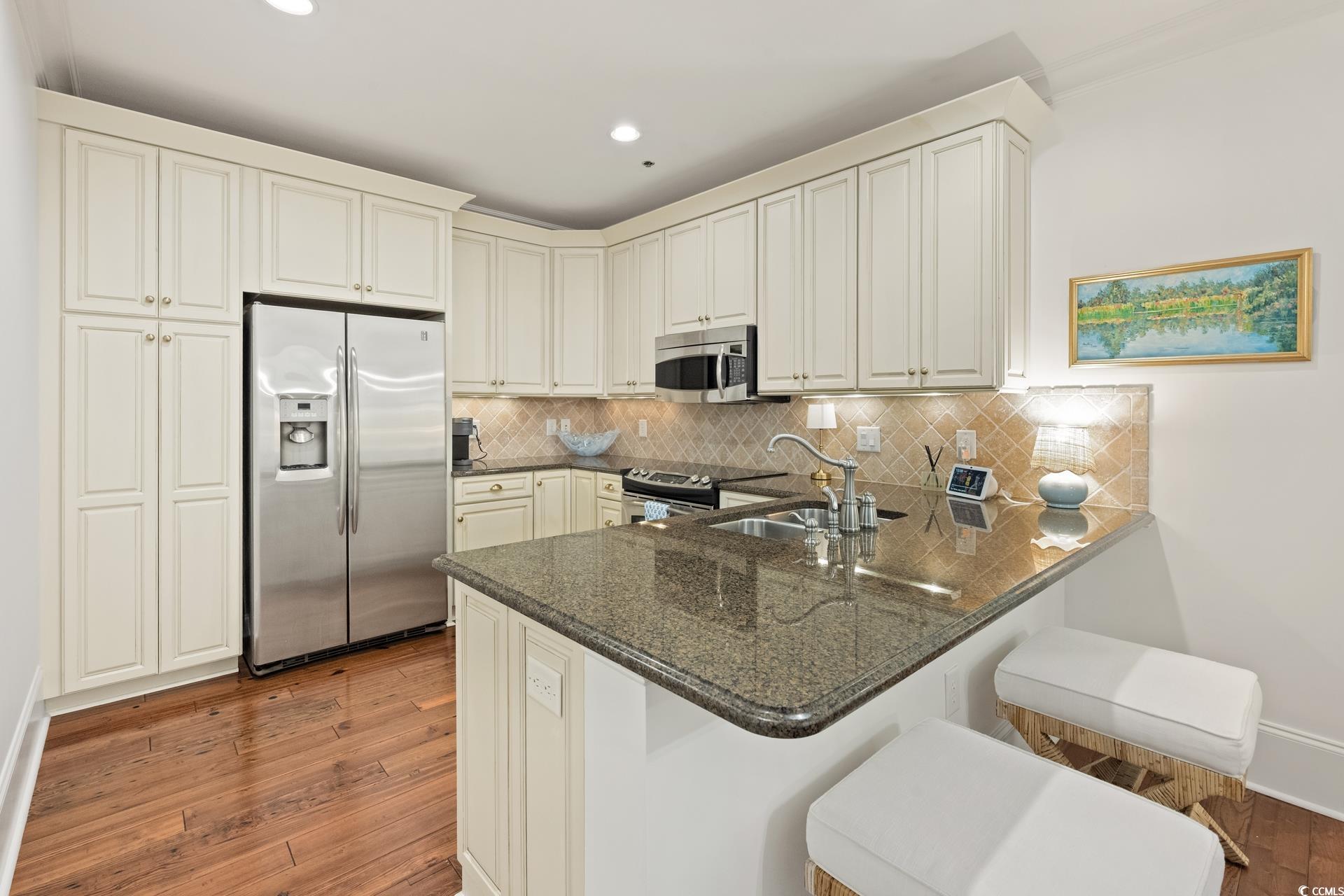 815 Front St. Unit: 2-H