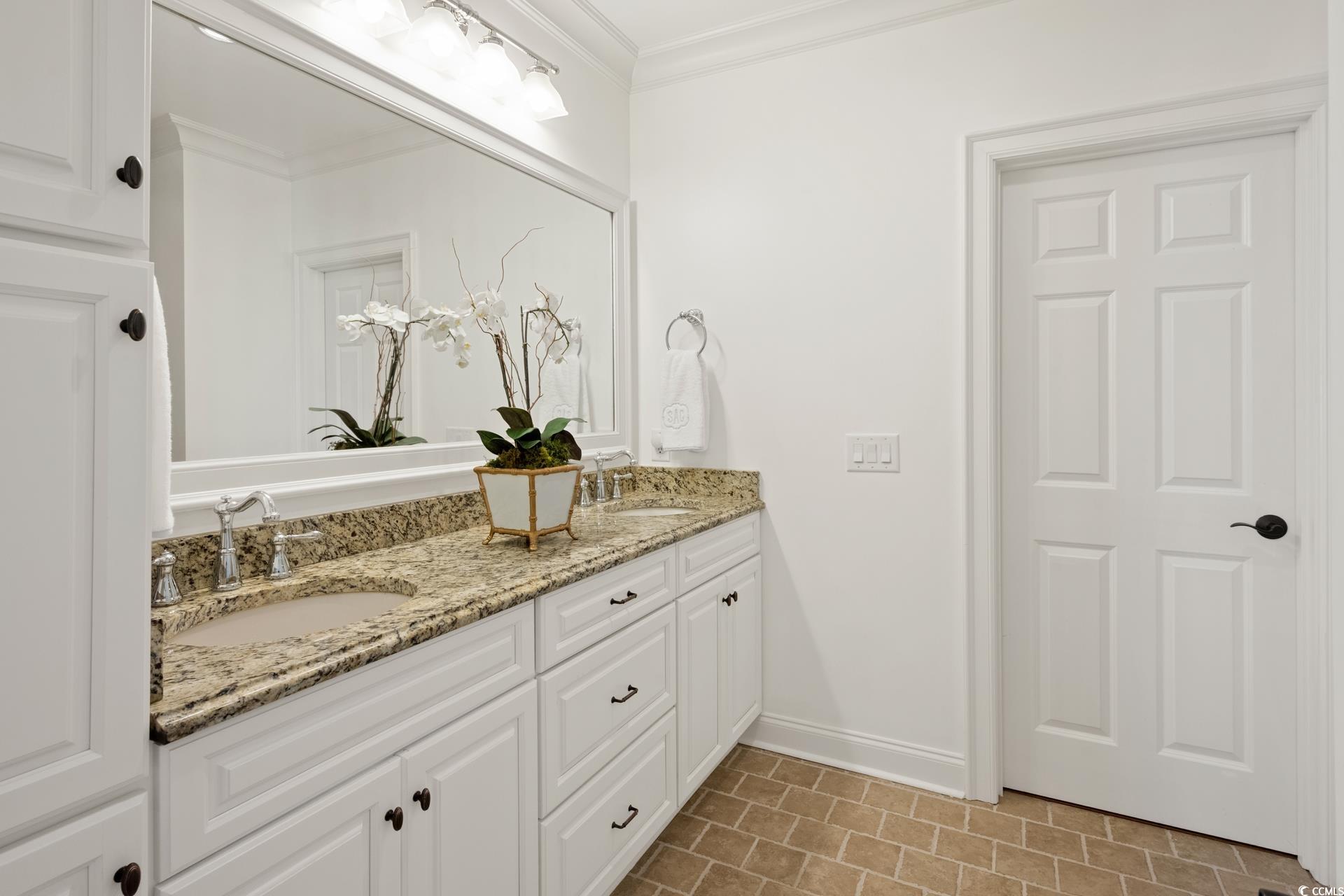 815 Front St. Unit: 2-H