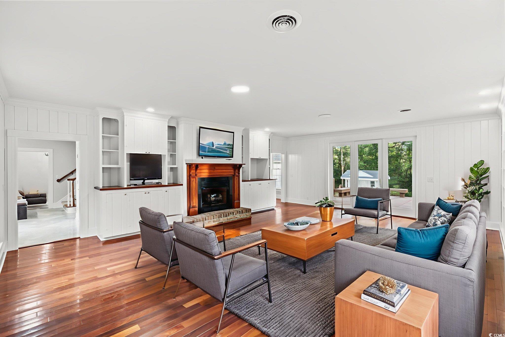 3293 Center Rd.