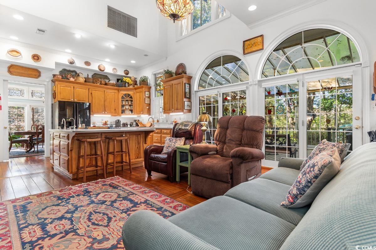 563 Chandler Ave.