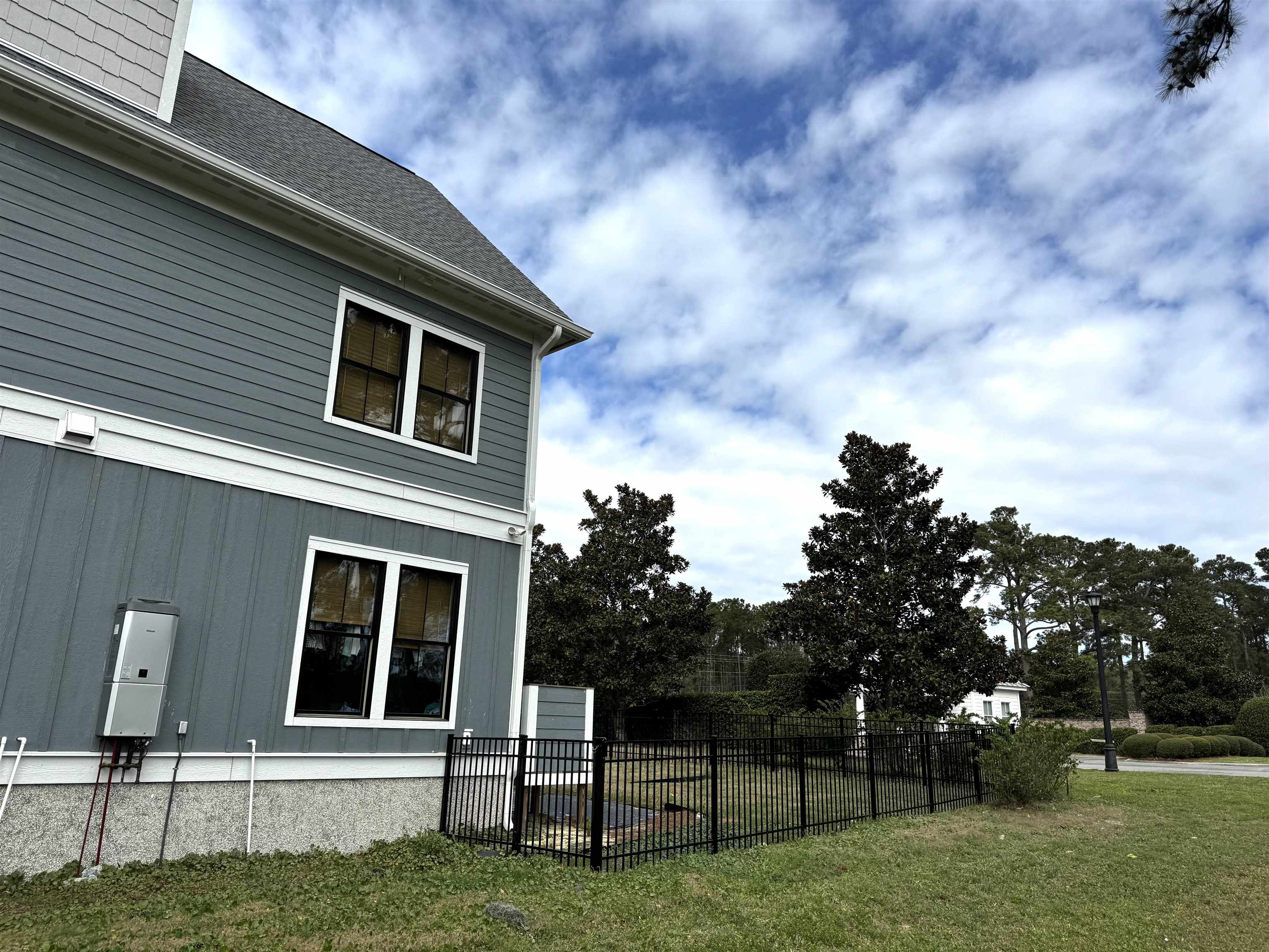 825 Commanders Island Dr.