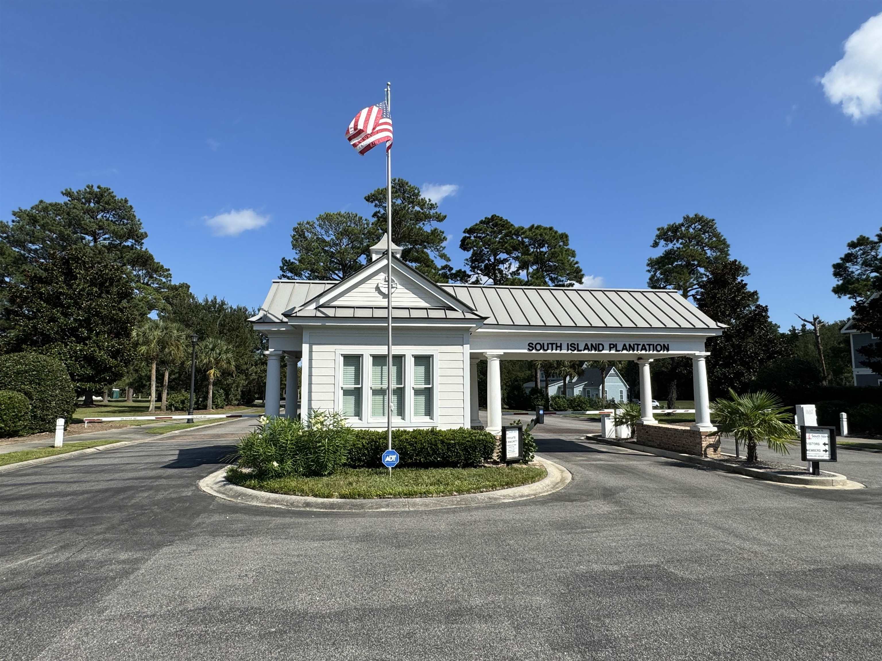825 Commanders Island Dr.